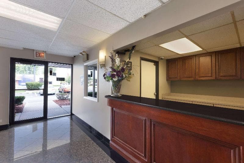 Super 8 by Wyndham Bridgeview/Chicago Area photo 1