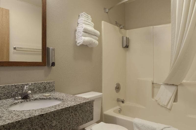 Super 8 by Wyndham Bridgeview/Chicago Area 3