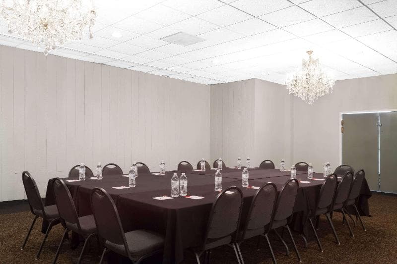 Ramada By Wyndham Henderson/Evansville photo 1