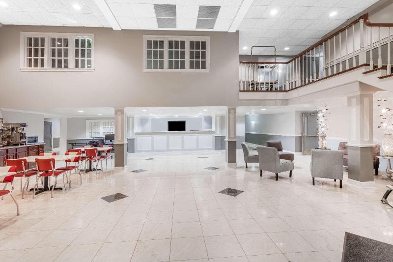 Ramada By Wyndham Henderson/Evansville 5