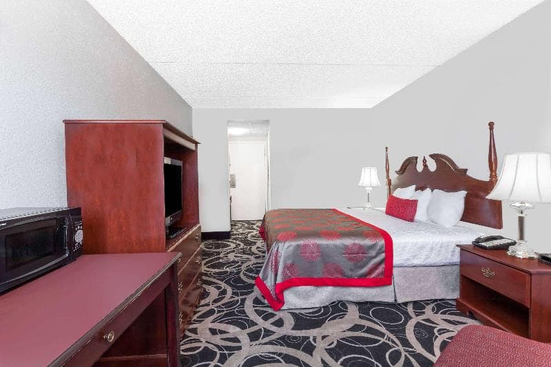 Ramada By Wyndham Henderson/Evansville 3