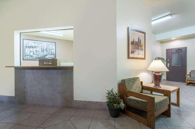 Super 8 by Wyndham Lacey Olympia Area 3