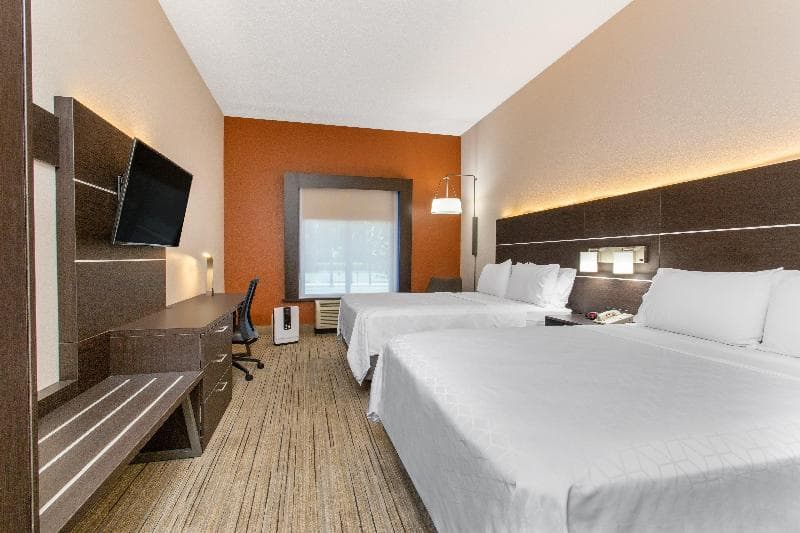 Holiday Inn Express & Suites Silver Springs-Ocala 4