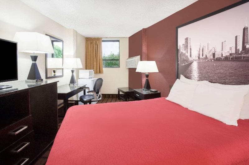 Super 8 By Wyndham Chicago 5