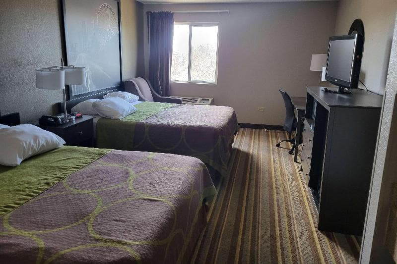 Super 8 By Wyndham Aurora/Naperville Area photo 1