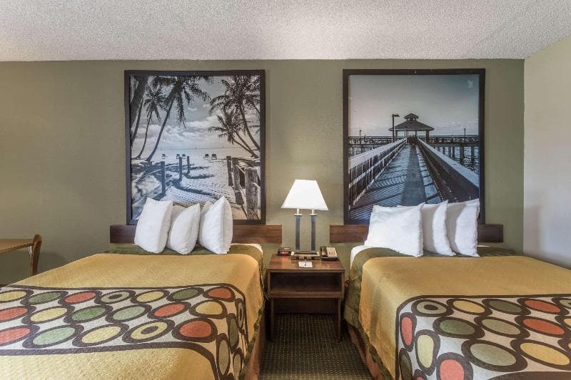 Super 8 By Wyndham Ocala I-75 3