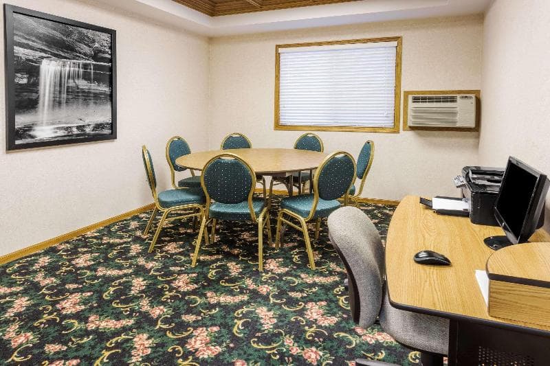 Super 8 By Wyndham Ottawa Starved Rock 3