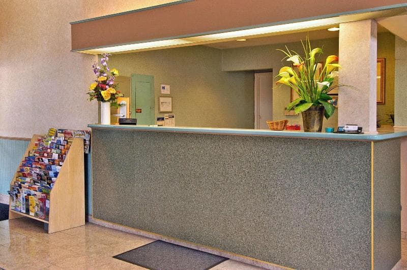 Days Inn & Suites Hayward 3