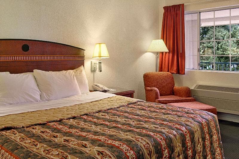 Days Inn & Suites Hayward photo 1