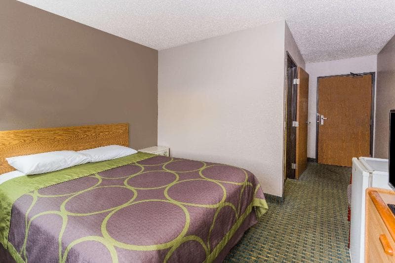 Super 8 by Wyndham St. Charles main