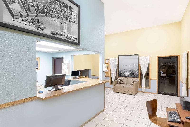 Super 8 by Wyndham Norfolk 5
