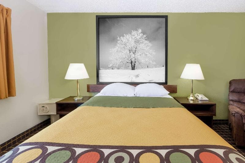 Super 8 by Wyndham Norfolk 3