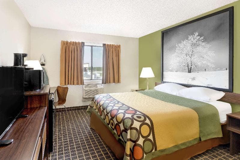 Super 8 by Wyndham Norfolk 4