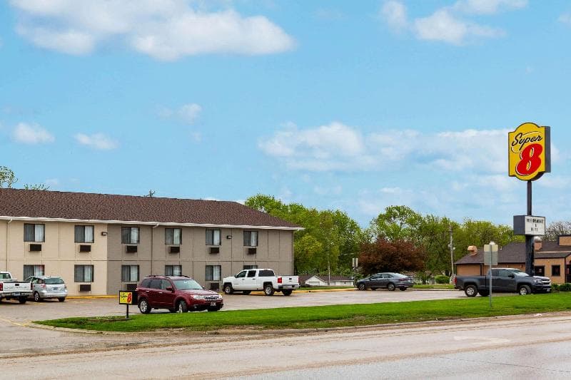 Super 8 By Wyndham Storm Lake 4