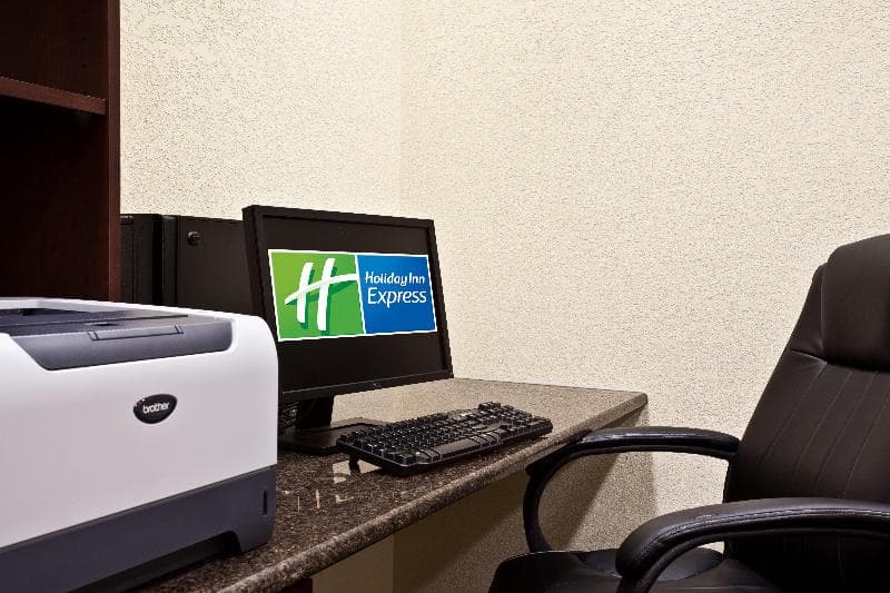 Holiday Inn Express & Suites Chicago West-O'hare A 3