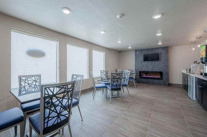 Stratford House Inns - Edmond 5