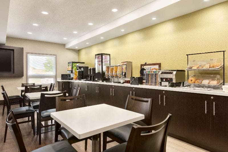 Super 8 By Wyndham Ajax/Toronto 2