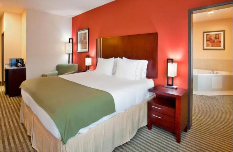 Holiday Inn Express Hotel & Suites Guthrie North E 2