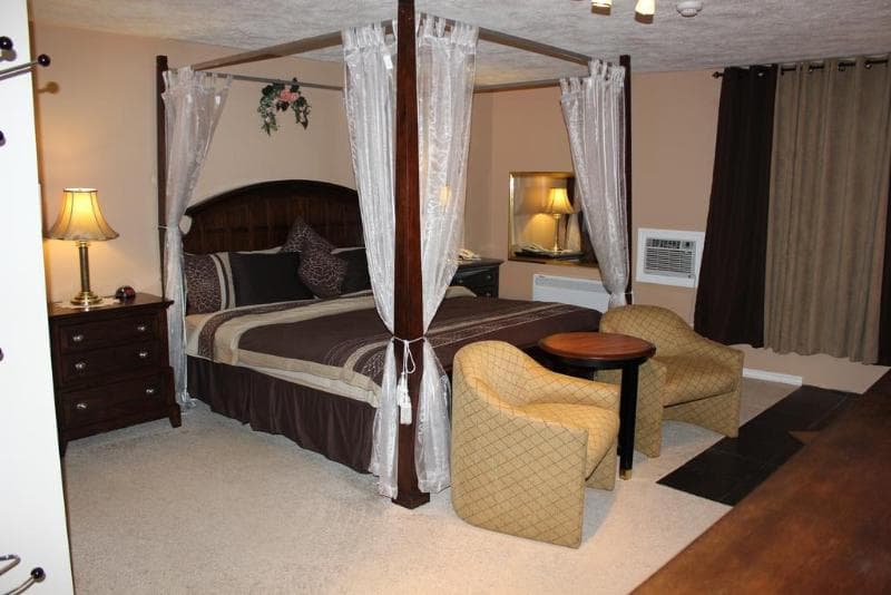 Knights Inn Owen Sound 3