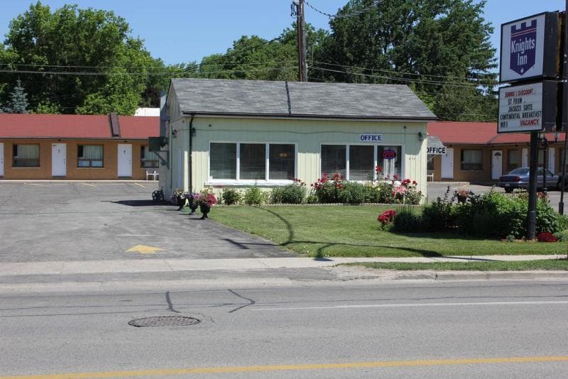 Knights Inn Owen Sound 4
