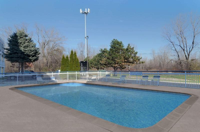 Travelodge by Wyndham Lansing 3