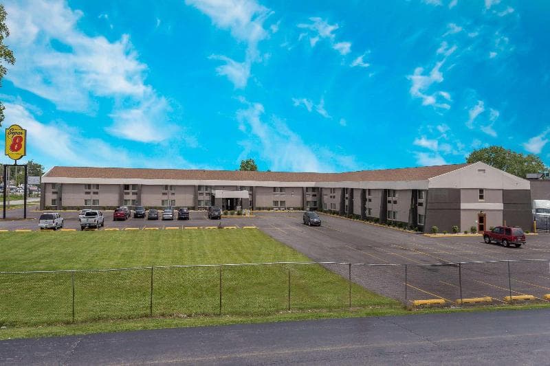 Super 8 by Wyndham South Holland photo 1