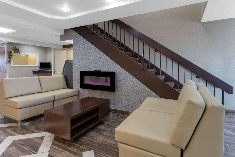 Super 8 by Wyndham South Holland 5