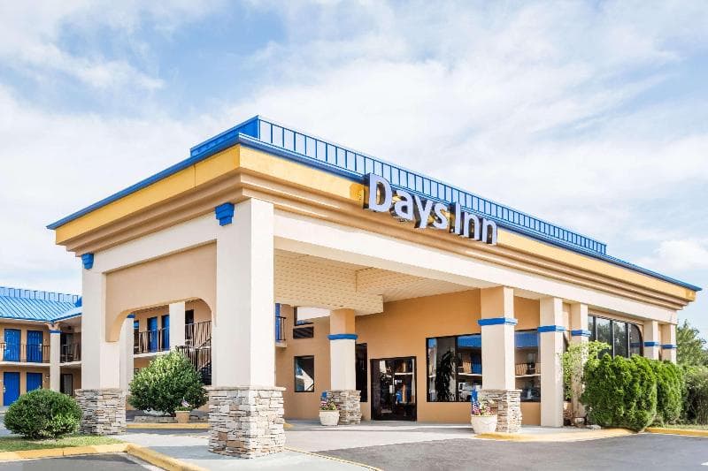 Days Inn by Wyndham Hendersonville 5