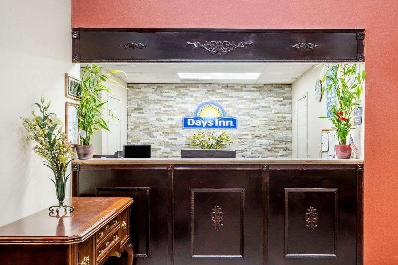 Days Inn by Wyndham Hendersonville 4