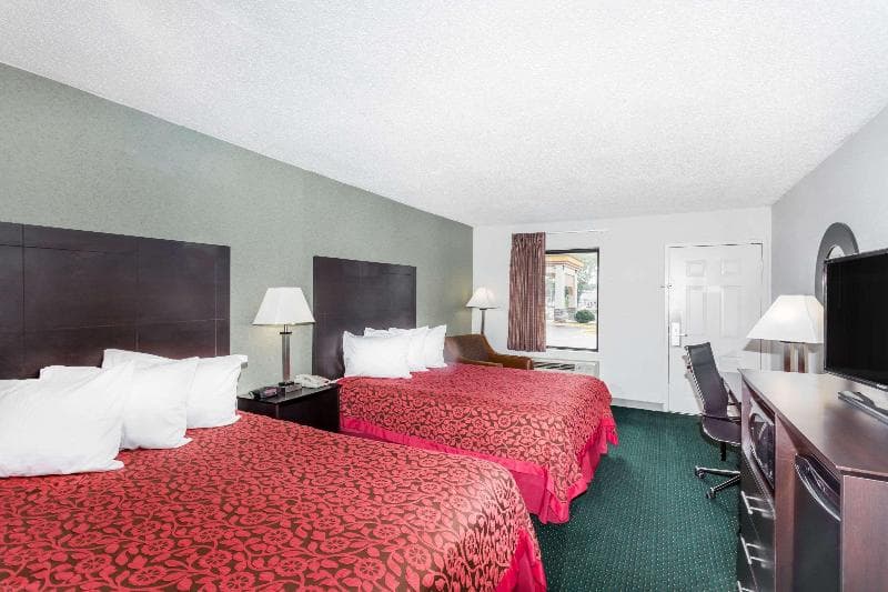 Days Inn by Wyndham Hendersonville 3