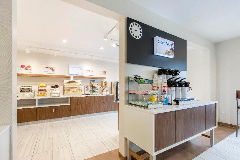 Holiday Inn Express & Suites Chicago West - St Cha 3