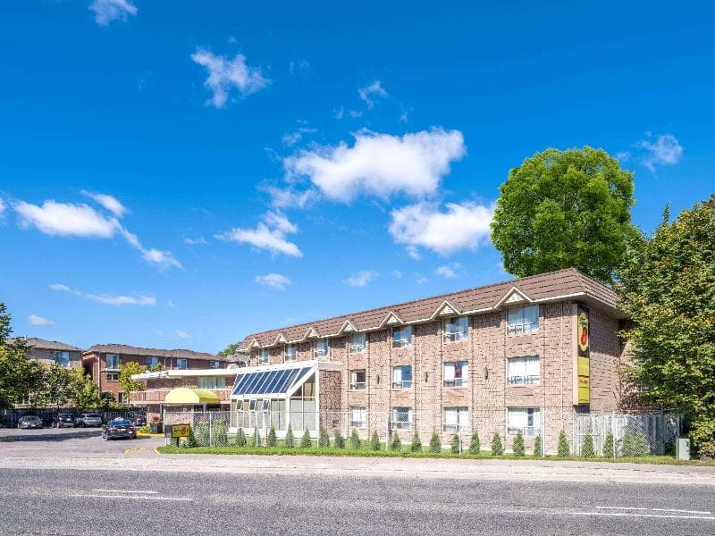 Super 8 by Wyndham Toronto East photo 1