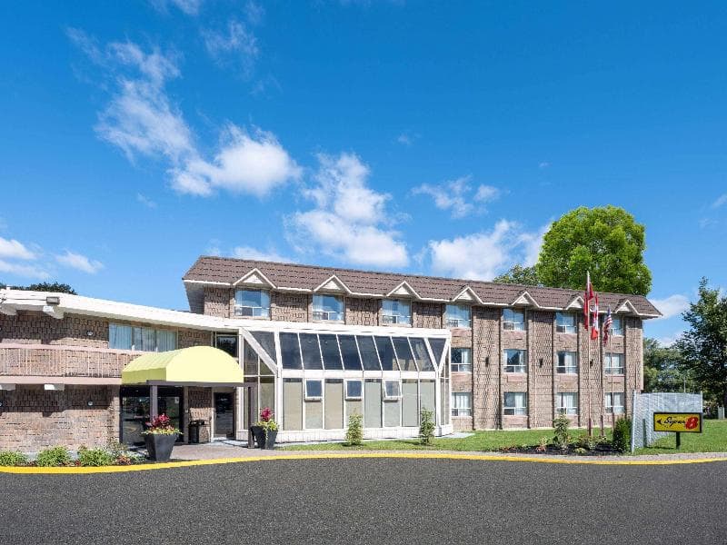 Super 8 by Wyndham Toronto East 2