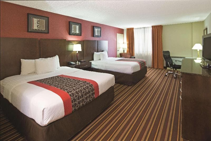 La Quinta Inn & Suites by Wyndham Salisbury 5