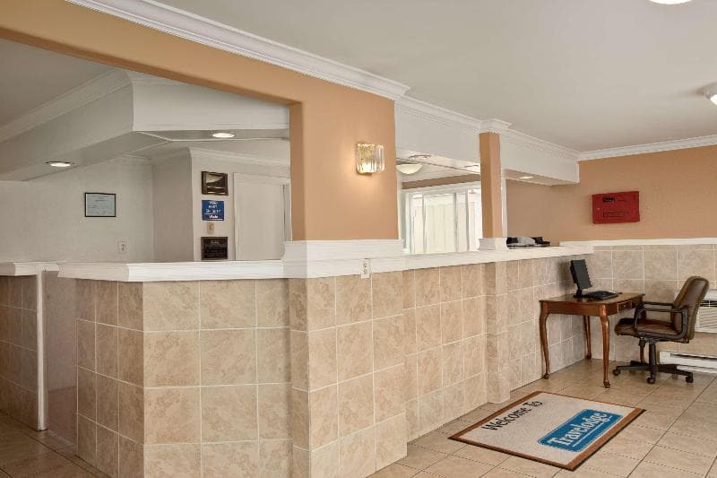 Travelodge by Wyndham Port of Tacoma 3