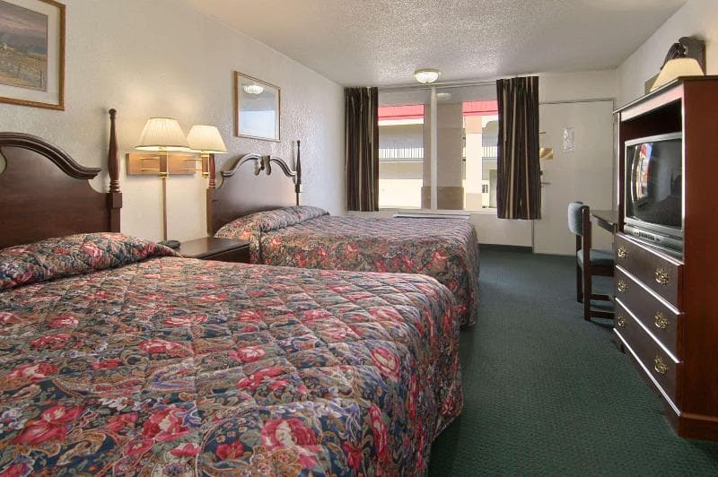 Super 8 by Wyndham Oklahoma Fairgrounds 2