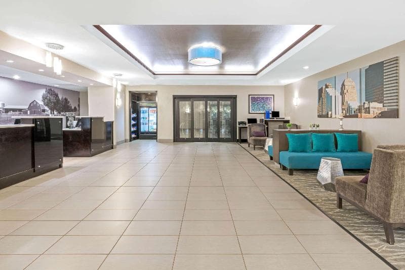 La Quinta Inn & Suites by Wyndham Oklahoma City -Yukon 5