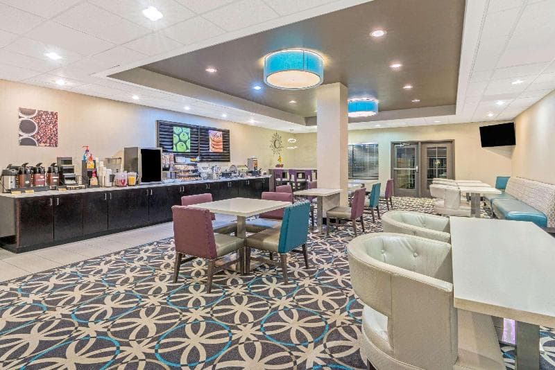 La Quinta Inn & Suites by Wyndham Oklahoma City -Yukon 3