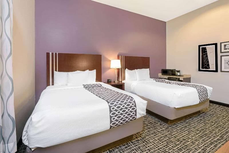 La Quinta Inn & Suites by Wyndham Oklahoma City -Yukon 4