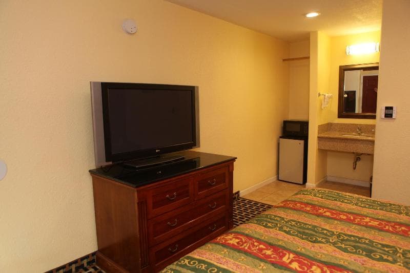 Bay Breeze Inn main
