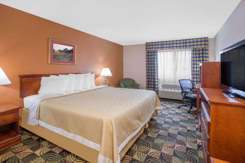 Days Inn by Wyndham Hillsdale 5