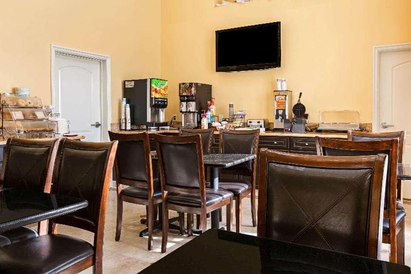 La Quinta Inn & Suites by Wyndham Moreno Valley 3
