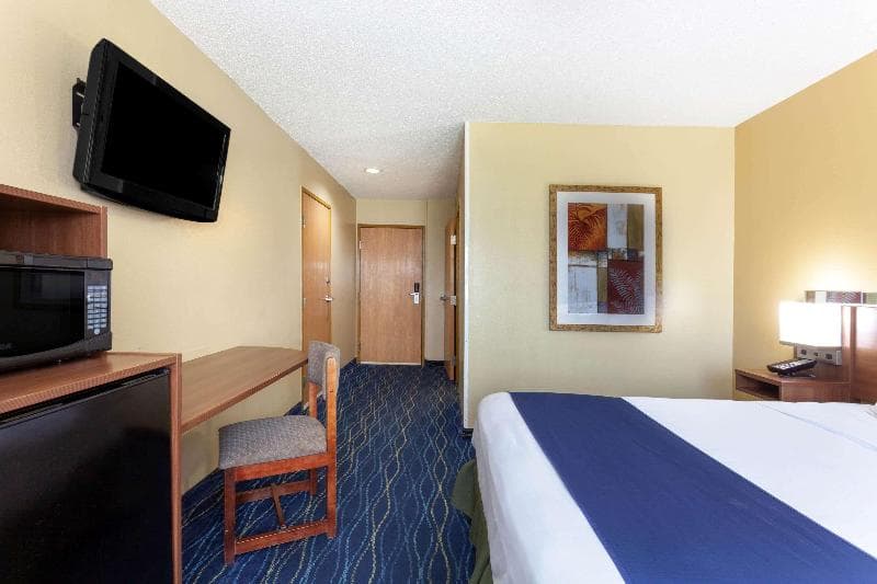 Microtel Inn & Suites by Wyndham Gulf Shores 5