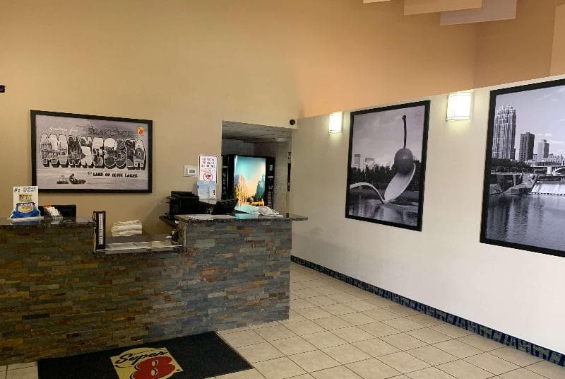 Super 8 by Wyndham Shakopee 4