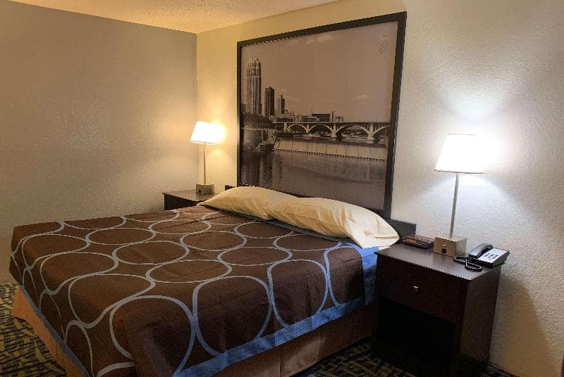 Super 8 by Wyndham Shakopee 3
