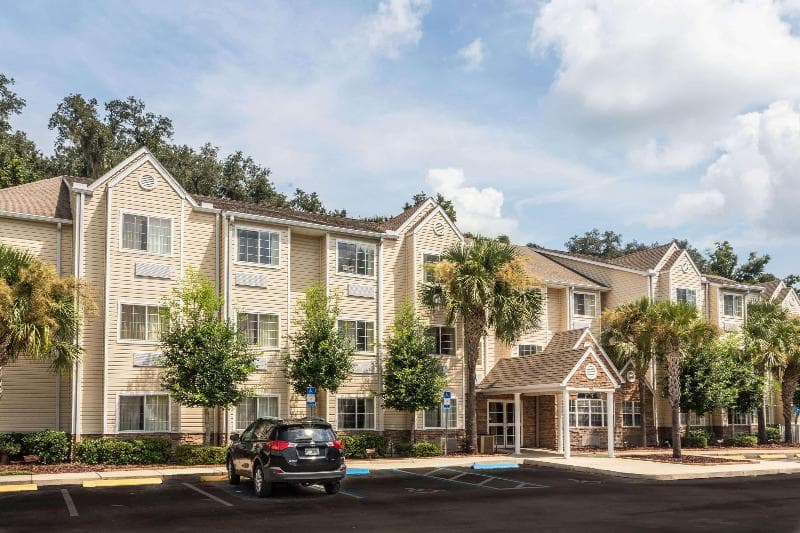 Microtel Inn & Suites by Wyndham Ocala 2