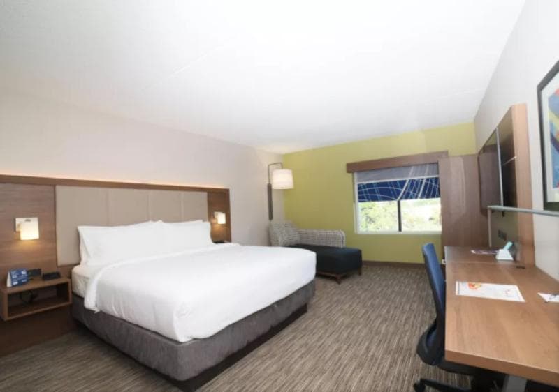 Holiday Inn Express Naperville 4