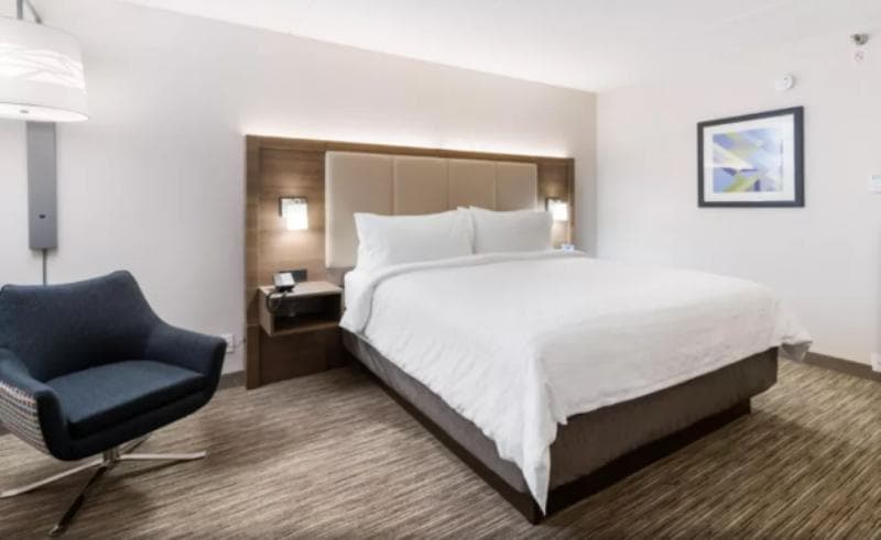 Holiday Inn Express Naperville 5