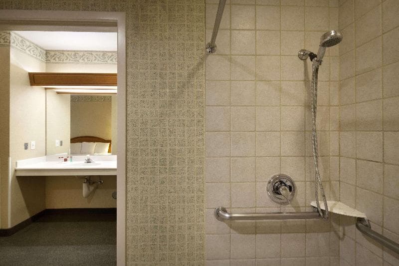 Ramada by Wyndham Olympia 5