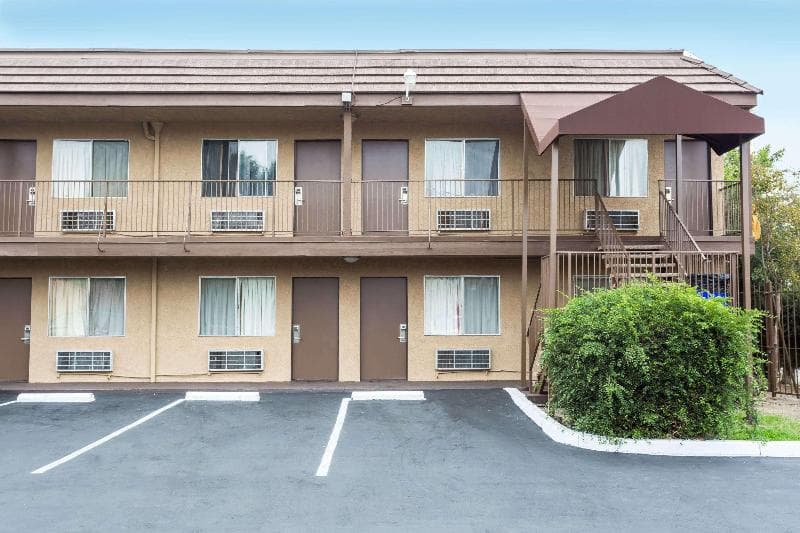 Days Inn by Wyndham San Bernardino 2